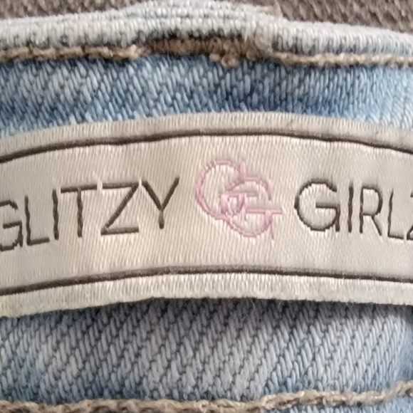 Distressed denim shorts - Picture 3 of 4